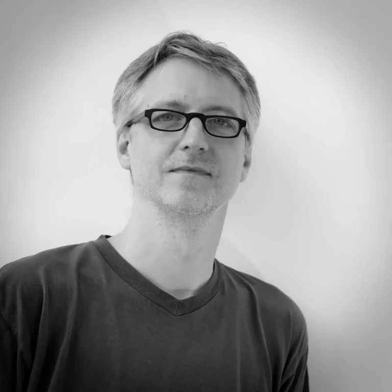 Portrait-Foto des Bildhauers Tomaž Kramberger